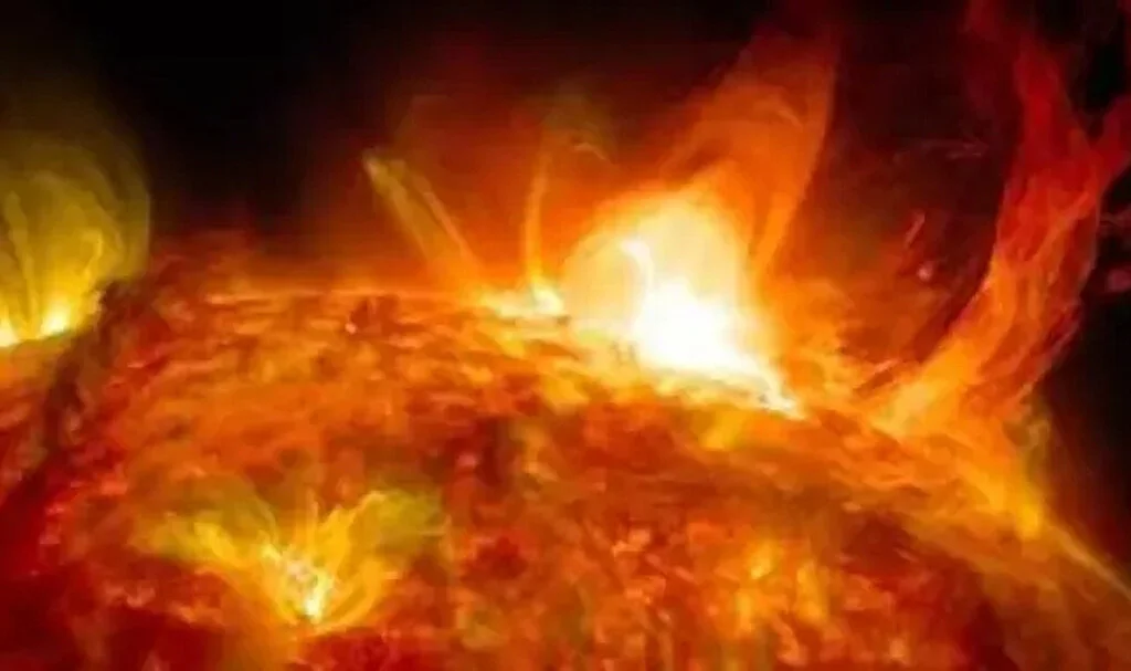Güneş’teki dev patlama! NASA'dan uyarı yapıldı