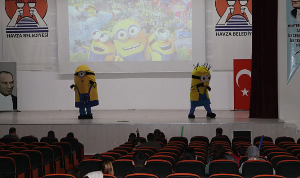 Havza'da "Minyonlar Müzikali" Çocuklarla Buluştu