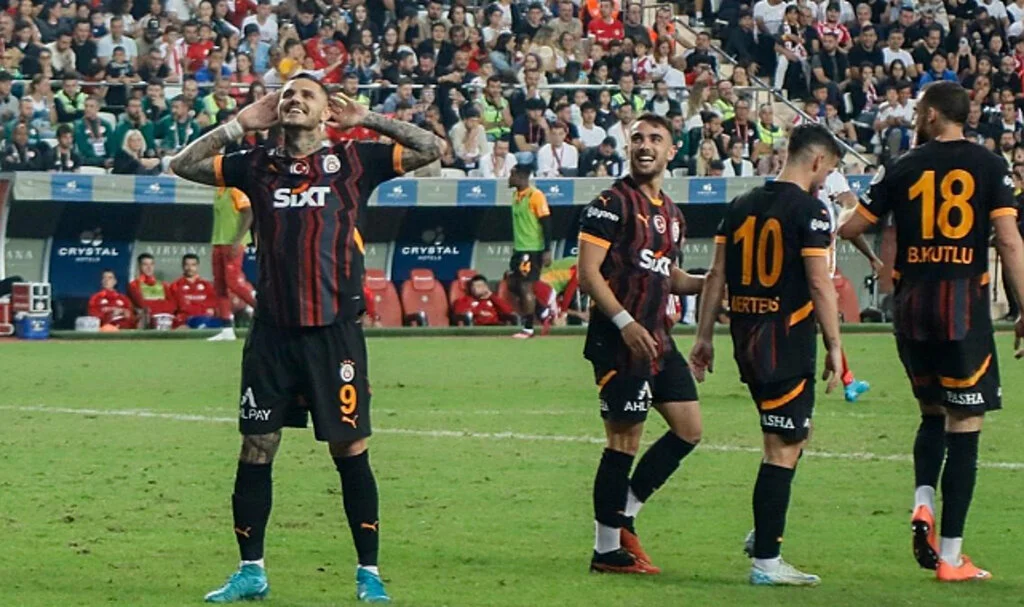 Icardi ve Osimhen Galatasaray'a Zaferi Getirdi: 3-0