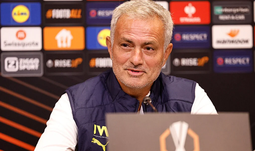 Jose Mourinho: "Fenerbahçe Hedeflerine Ulaşmak İçin Zor Bir Yolda"