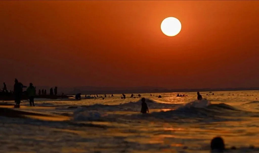 Karadeniz'in Deniz Sıcaklığı İlk Kez Akdeniz'i Geçti