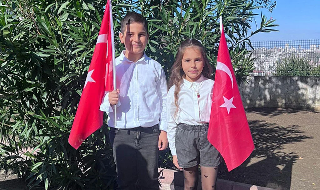 Minik Öğrencilerden Cumhuriyet Coşkusu: "Ata'nın İzindeyiz"