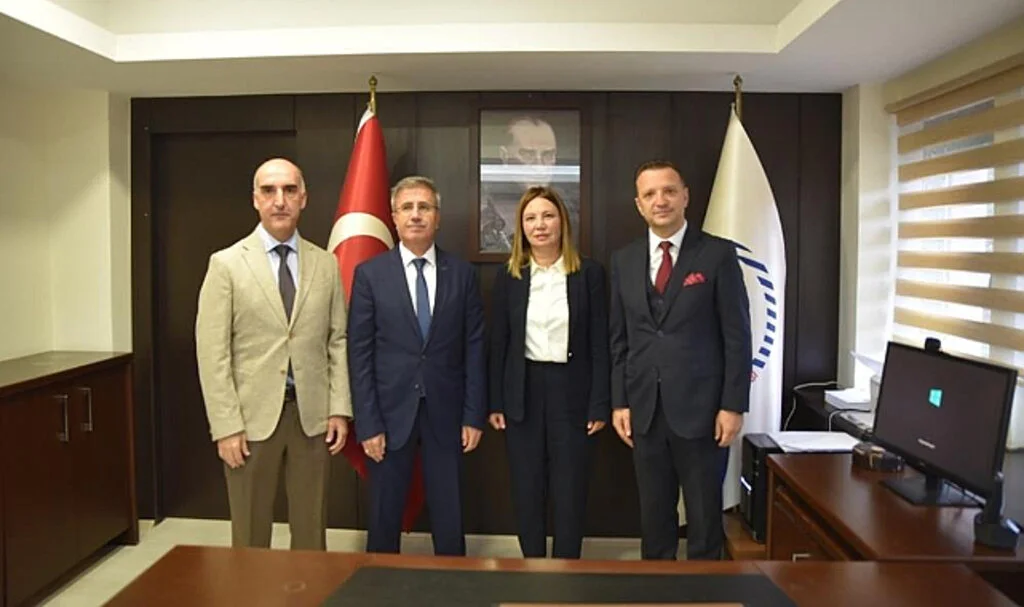 OMÜ İlahiyat Fakültesi'nde Dekanlık Görev Değişimi