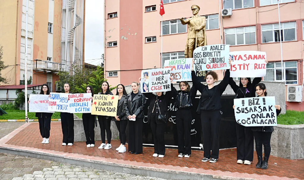 OMÜ Vezirköprü MYO Öğrencilerinden Kadına Şiddete Karşı Yürüyüş