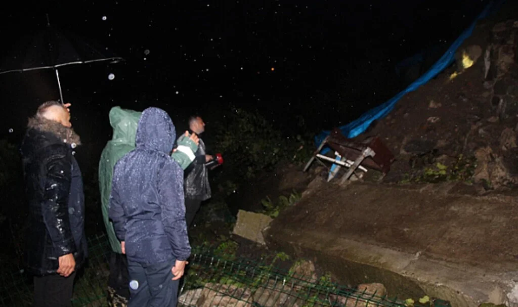 Ordu'daki Sağanak Yağış Hayatı Felç Etti: Evler Risk Altında