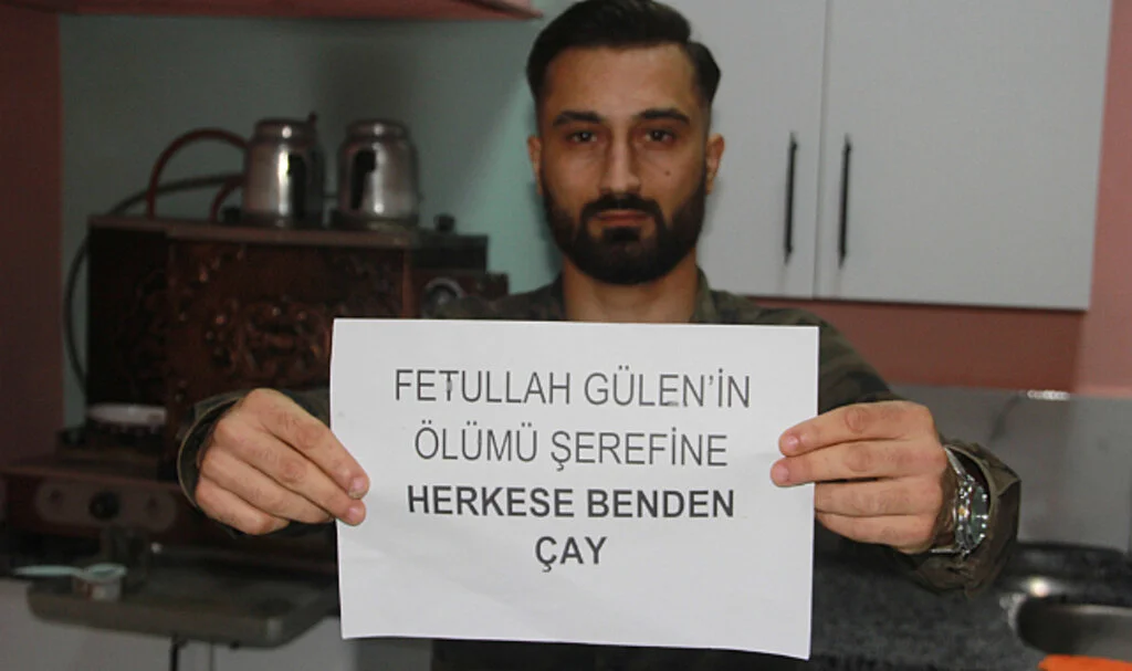 Ordulu Çaycıdan FETÖ Elebaşı Gülen'in Ölümü Şerefine Ücretsiz Çay!