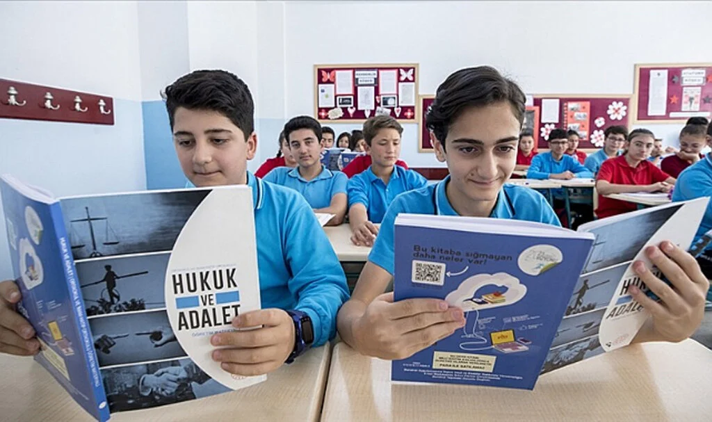 Ortaokullarda Hukuk ve Adalet Dersine Yoğun İlgi