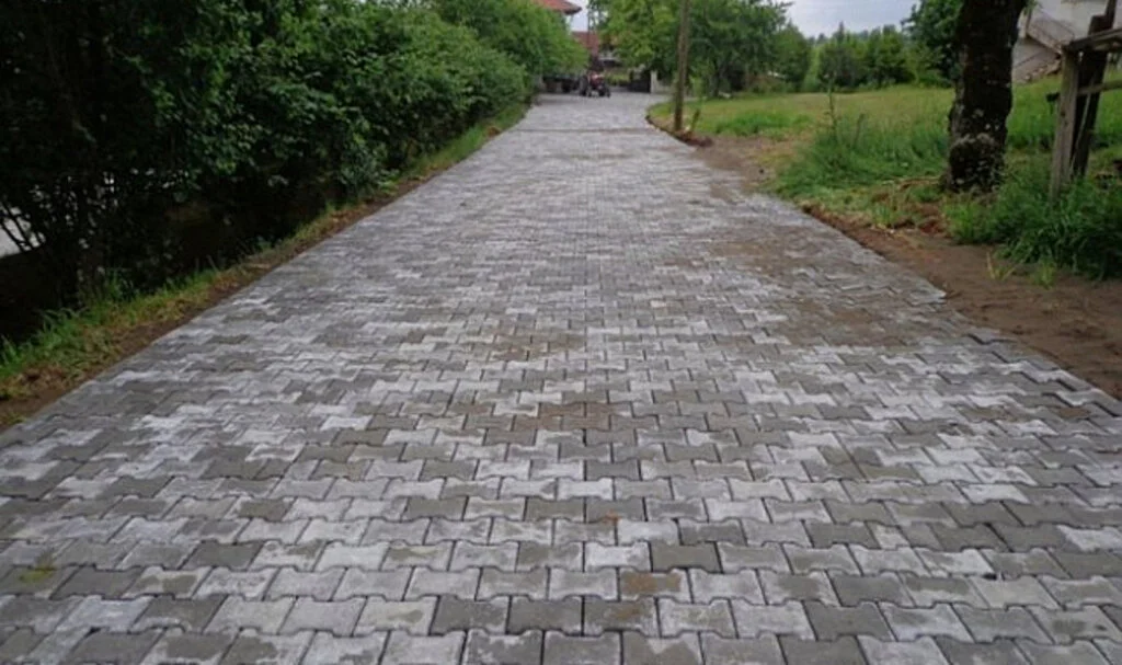 Parke Taş Yolu Yaptırılacaktır