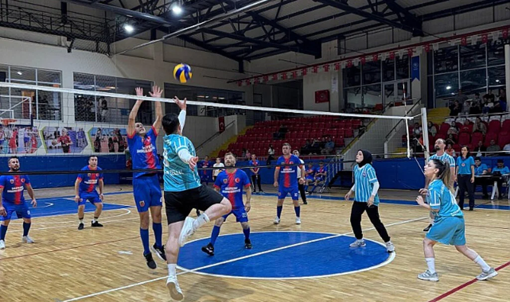 Salıpazarı’nda Amatör Spor Haftası Voleybol Turnuvası Başladı