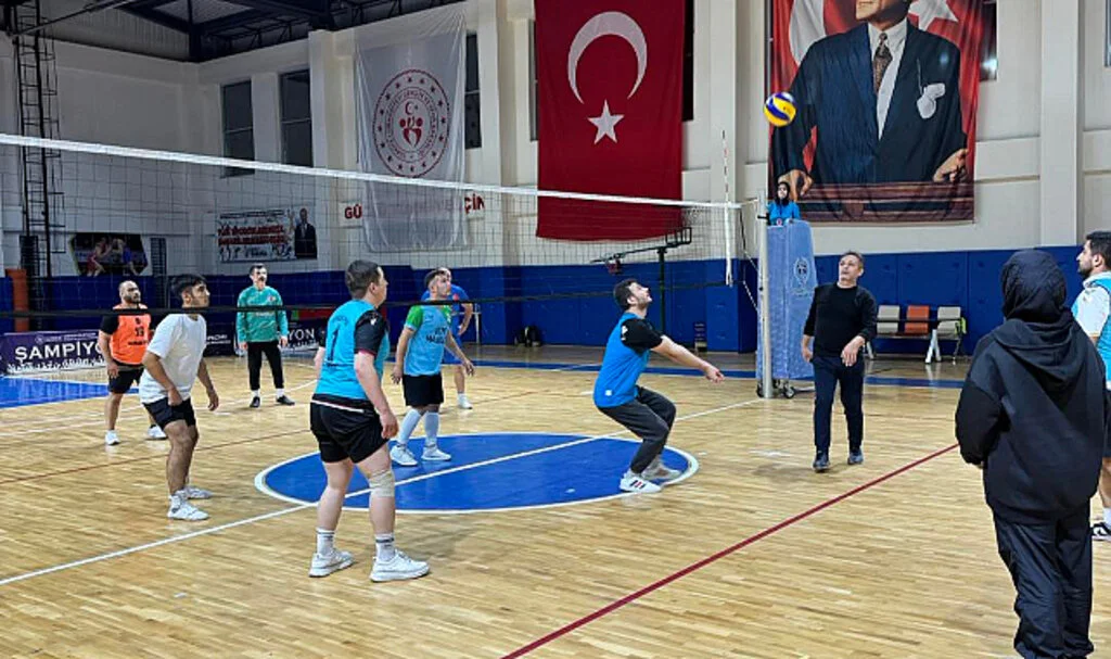 Salıpazarı'nda Cumhuriyet Bayramı Voleybol Turnuvası'nda Kıyasıya Mücadele