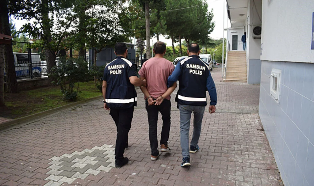 Samsun Bafra’da hırsızlık suçundan aranan şahıs yakalandı