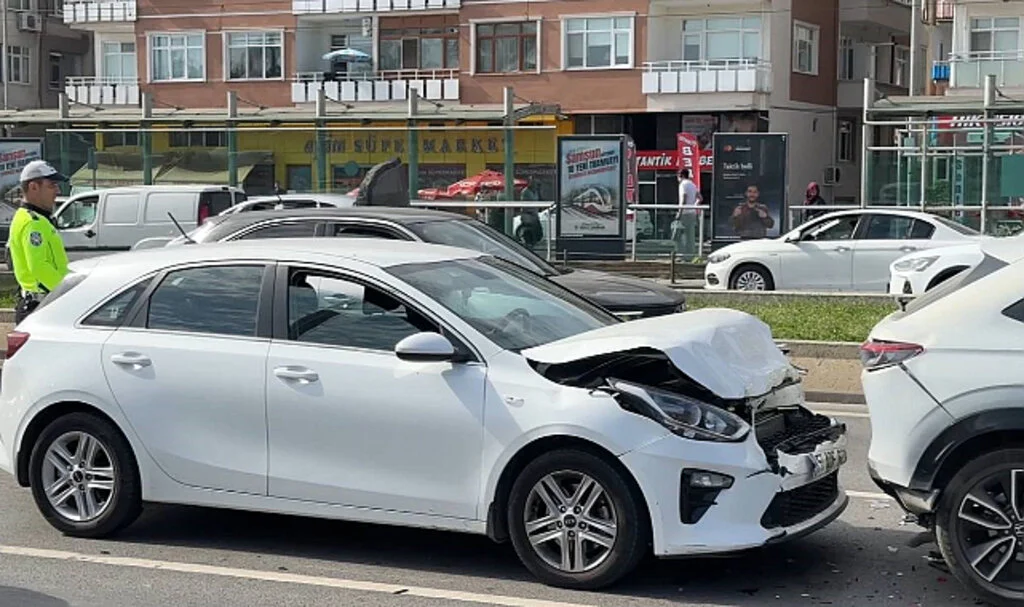 Samsun'da 3 Araçlık Zincirleme Kaza: 1 Kişi Yaralandı