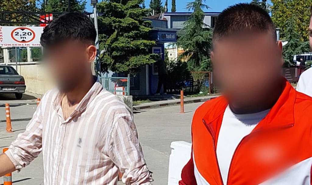 Samsun'da 371 adet sentetik ecza ile yakalanan 2 kişi adliyeye sevk edildi