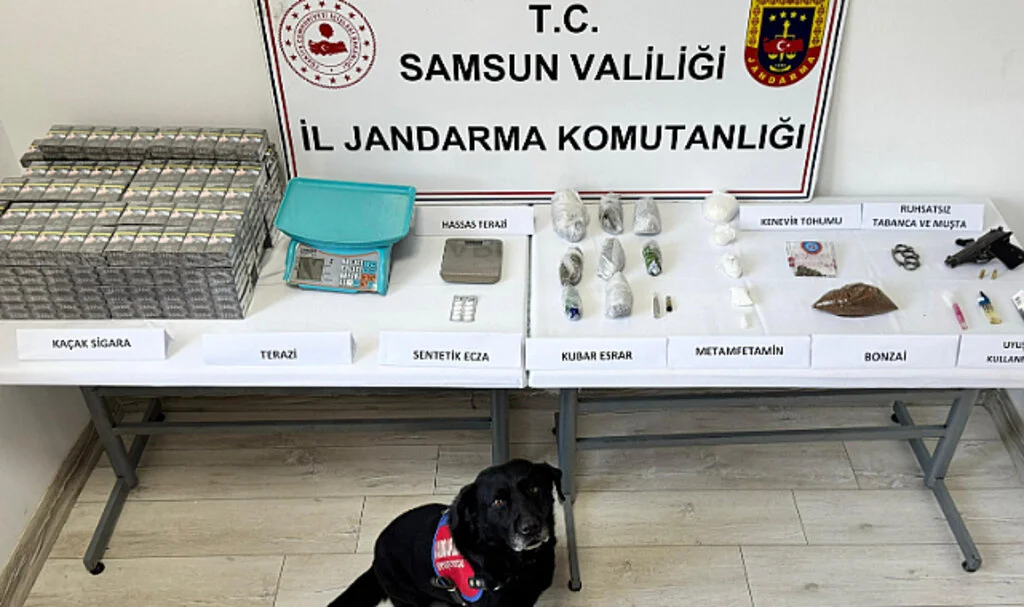 Samsun'da Bir Araçta Yüklü Miktarda Uyuşturucu Bulundu! İki Şüpheli Gözaltında