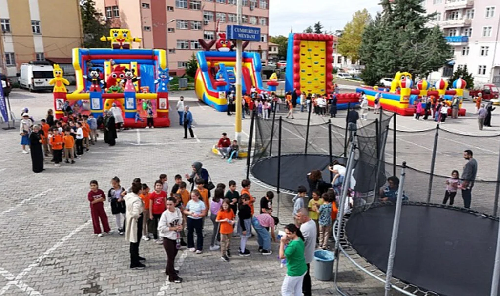 Samsun’da Çocuk Şenlikleri Vezirköprü’de Devam Ediyor