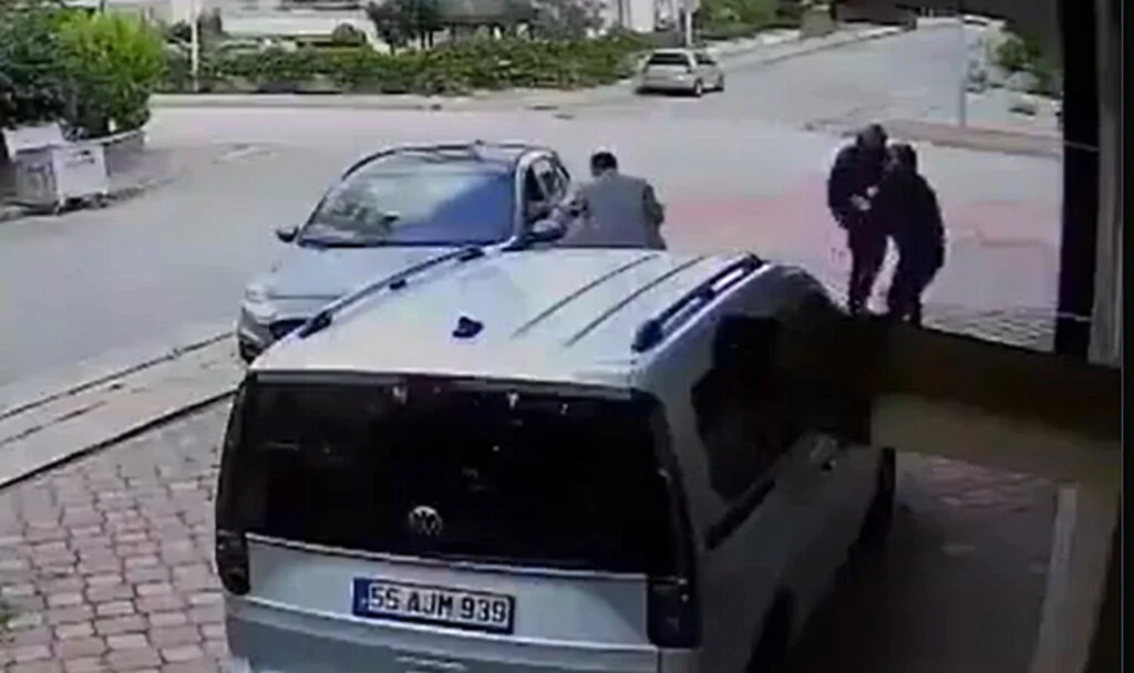 Samsun'da İlginç Kaza: Geri Geri Gelirken Arkadaşına Çarptı!