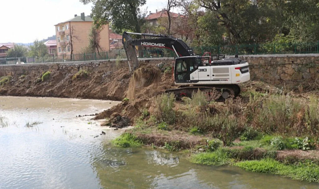 Samsun'da ırmak ve dere yataklarının temizliğine başlandı