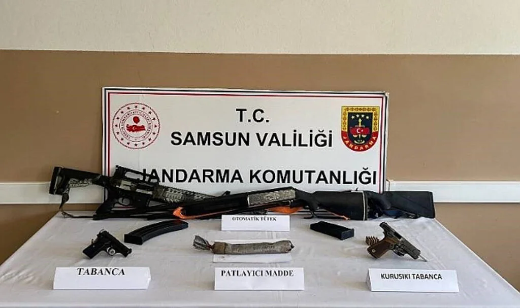 Samsun'da jandarmadan silah operasyonu patlayıcı madde ele geçirildi