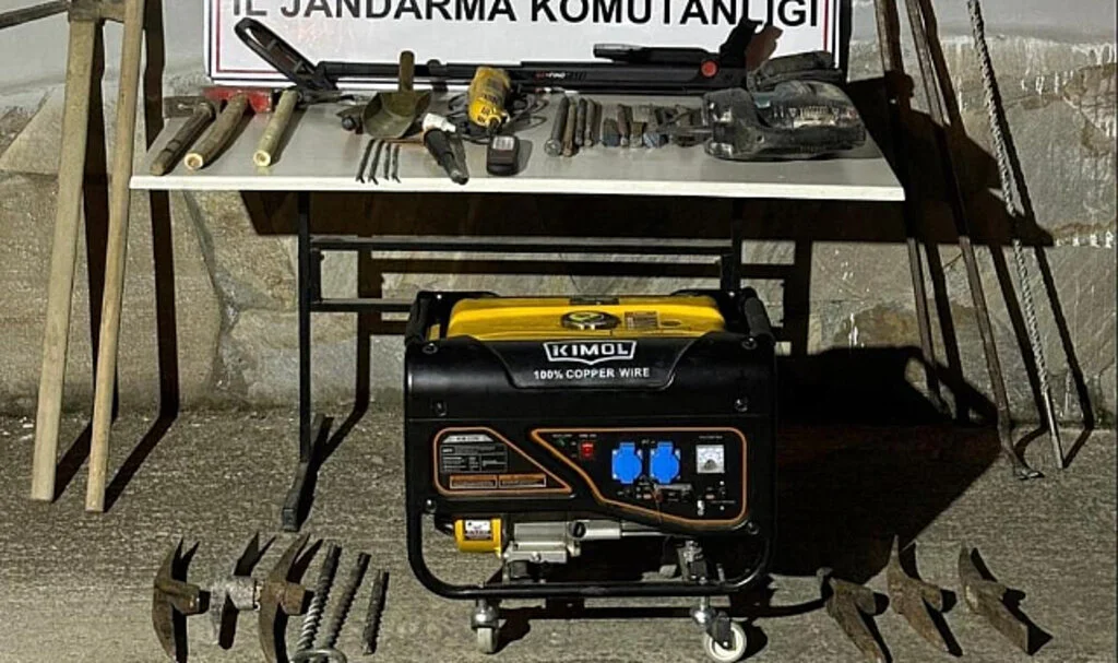 Samsun'da Kaçak Kazı Yapan 4 Kişi Suçüstü Yakalandı