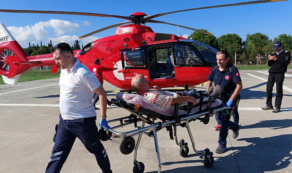 Samsun'da Kalp krizi geçiren yaşlı adamın yardımına ambulans helikopter yetişti