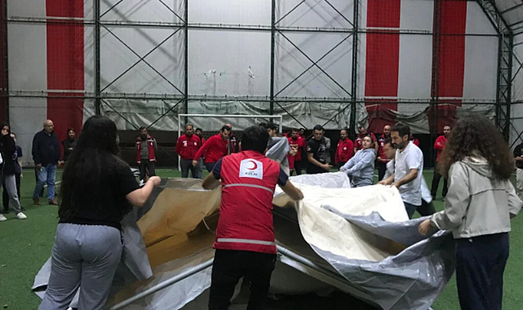 Samsun'da Lise Öğrencilerine Deprem Tatbikatı ve Çadır Kurma Eğitimi