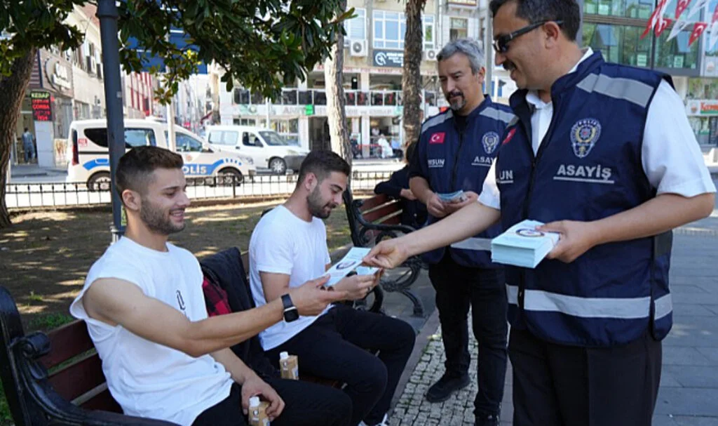 Samsun’da Polis Vatandaşları Yasa Dışı Bahis ve Dolandırıcılık Hakkında Bilgilendirdiü