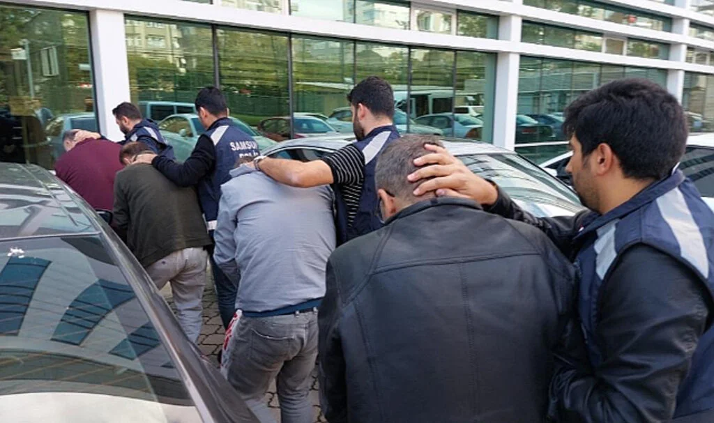 Samsun'da Silah Ticareti Operasyonunda 41 Tabanca Ele Geçirildi. 4 Gözaltı