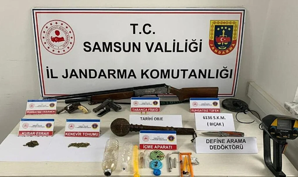 Samsun'da Silah ve Uyuşturucu Operasyonu: 5 Gözaltı