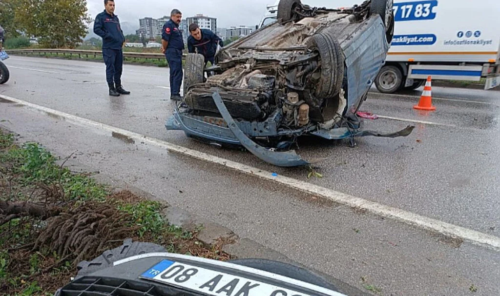 Samsun'da Takla Atan Otomobilde 4 Kişi Yaralandı