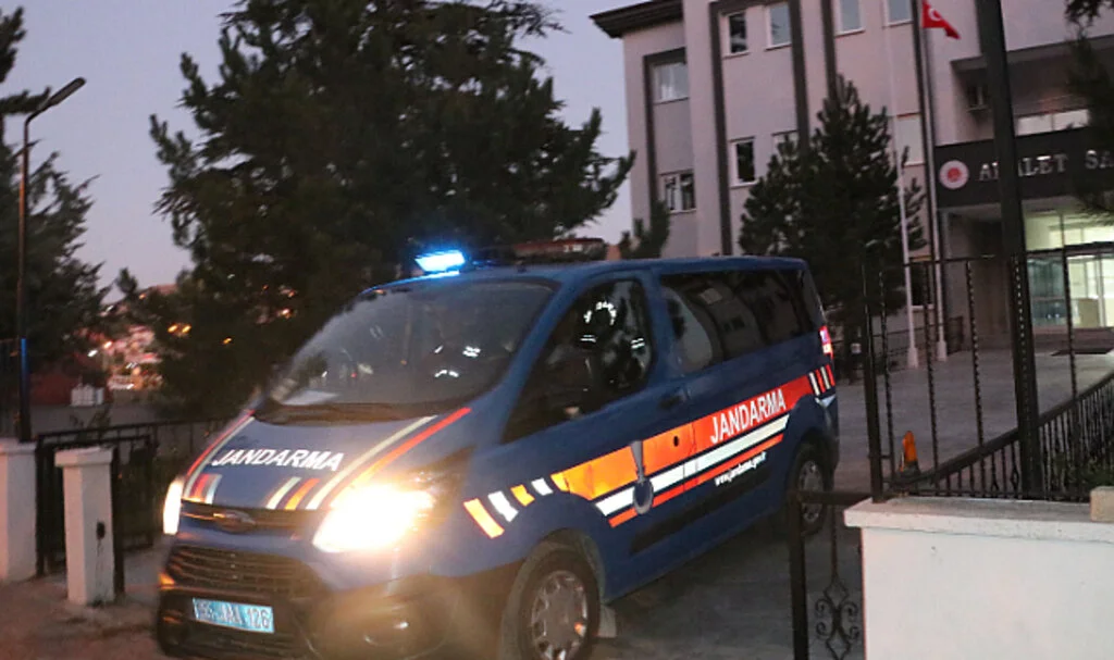 Samsun'da Yaşlı Vatandaşı Dolandıran 2 Şüpheliden Biri Tutuklandı