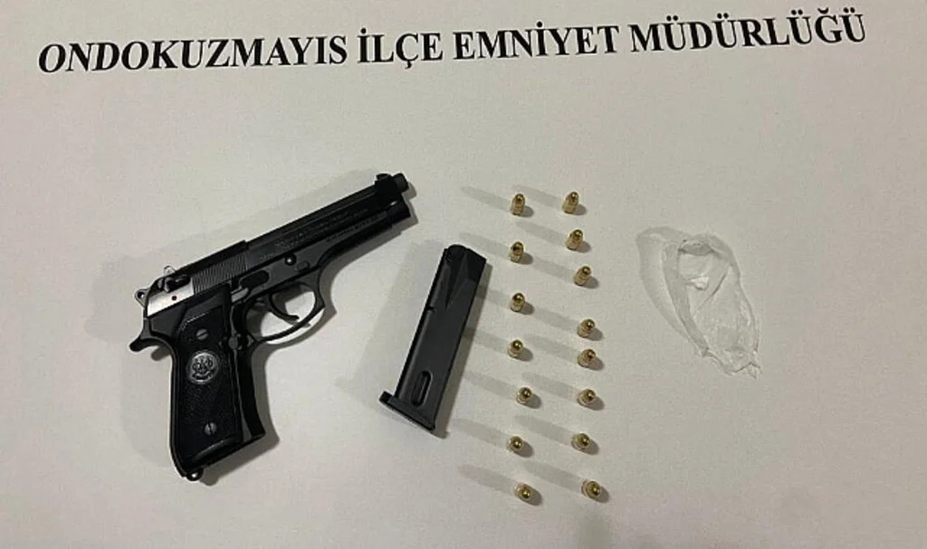Samsun'da Yol Uygulamasında Ruhsatsız Silah ve Kokain Ele Geçirildi