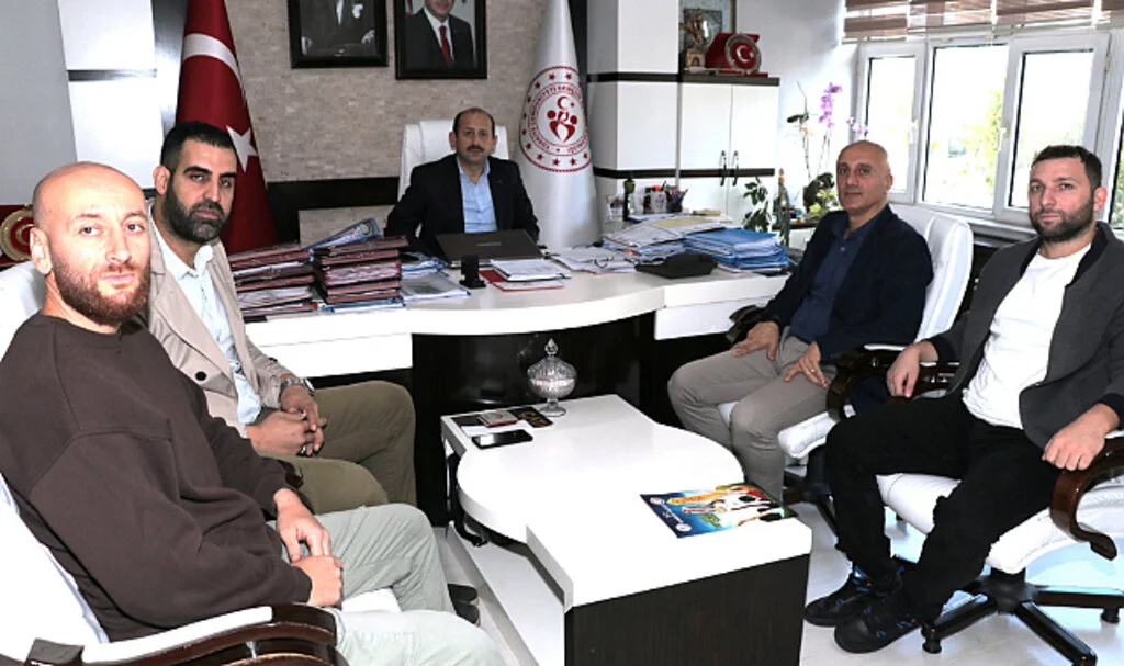 Samsun Gençlik ve Spor İl Müdürlüğü Voleybol Takımı, Finaller Öncesi İl Müdürü Dereci'yi Ziyaret Etti