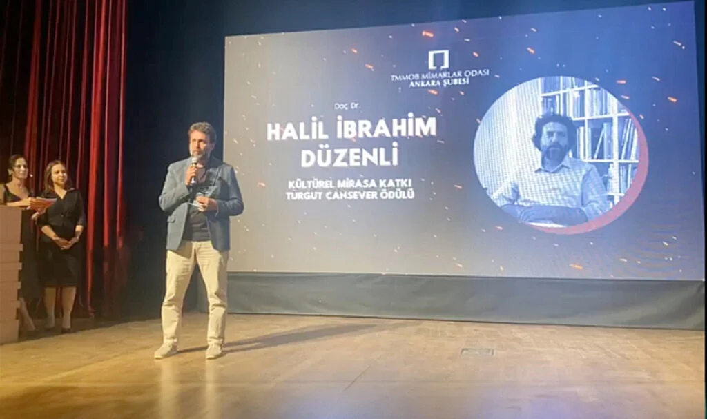 Samsun Üniversitesi'nde Doç. Dr. Düzenli’ye Turgut Cansever Ödülü