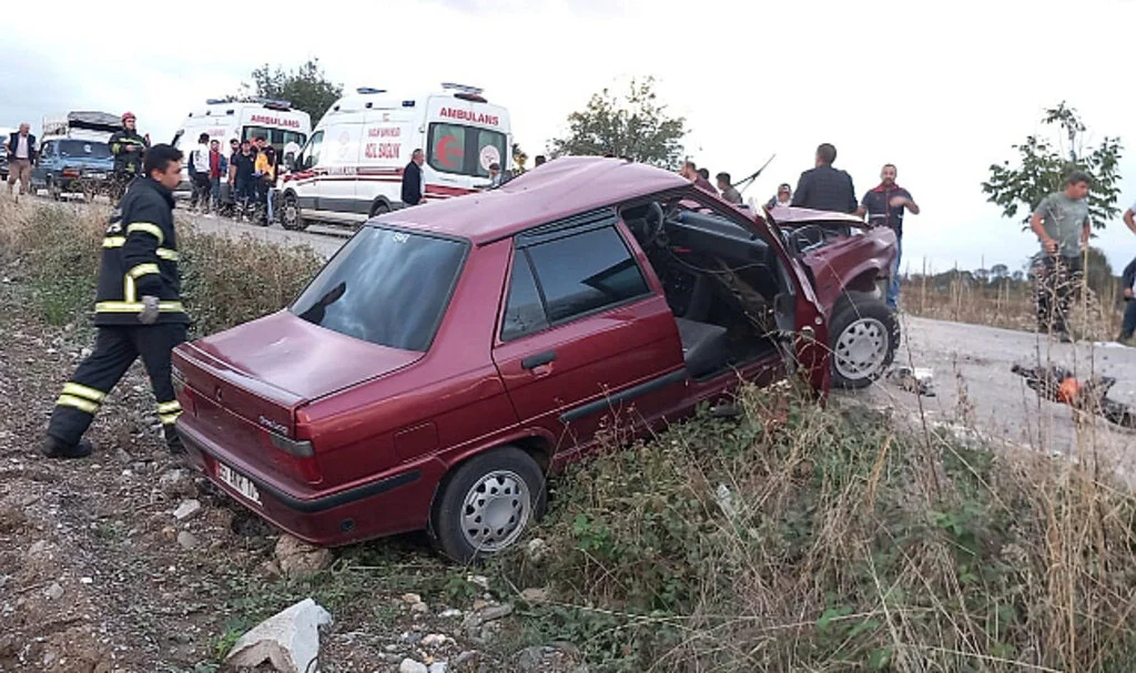 Samsun Vezirköprü’de Kaza: Minibüs ve Otomobil Kafa Kafaya Çarpıştı