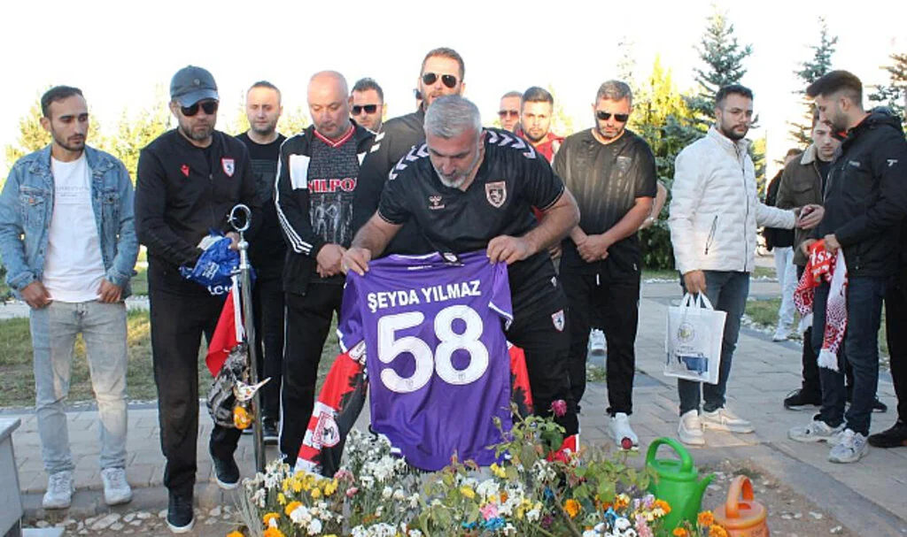 Samsunspor Taraftarından Şehit Polis Şeyda Yılmaz’a Duygusal Ziyaret