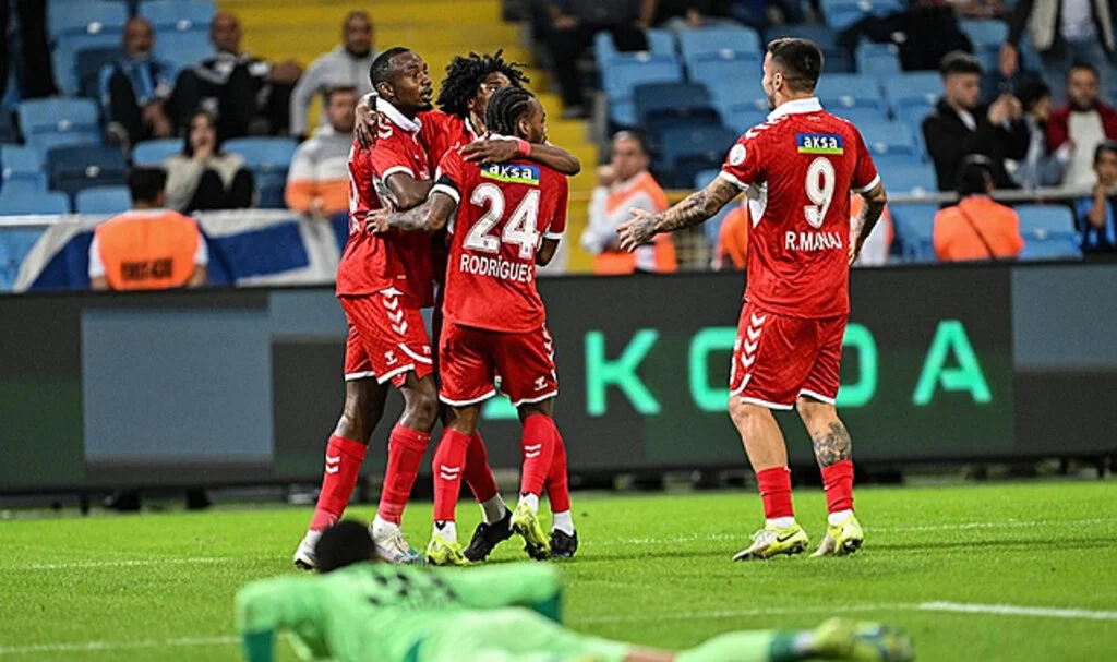 Sivasspor’dan Geri Dönüş! Adana Demirspor’u 4-2 Yendi