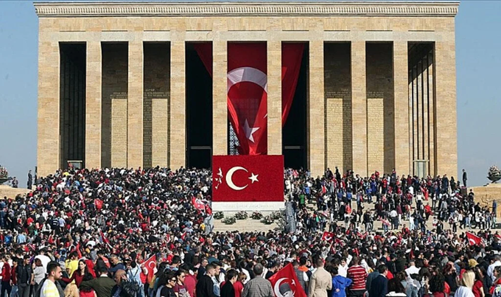 Siyasiler Cumhuriyet'in 101. Yılını Kutladı