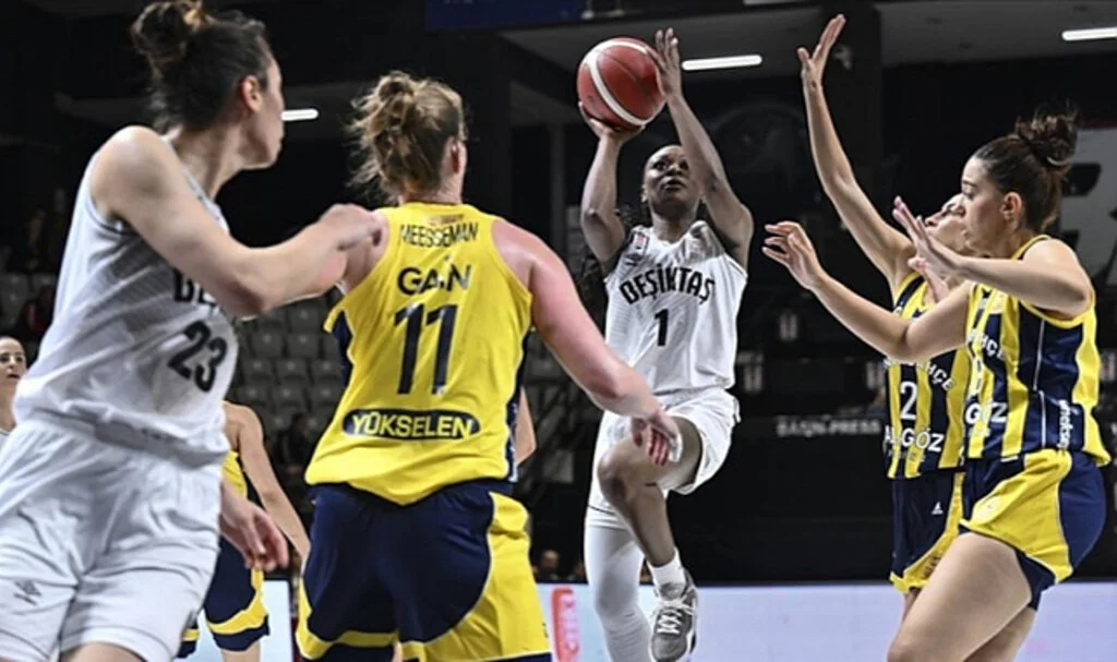 Süper Kupa’da İlk Türk Derbisi: Fenerbahçe-Beşiktaş Finalde