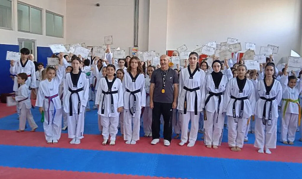 Taekwondo Kuşak Sınavı Atakum'da 96 Sporcunun Katılımıyla Gerçekleşti