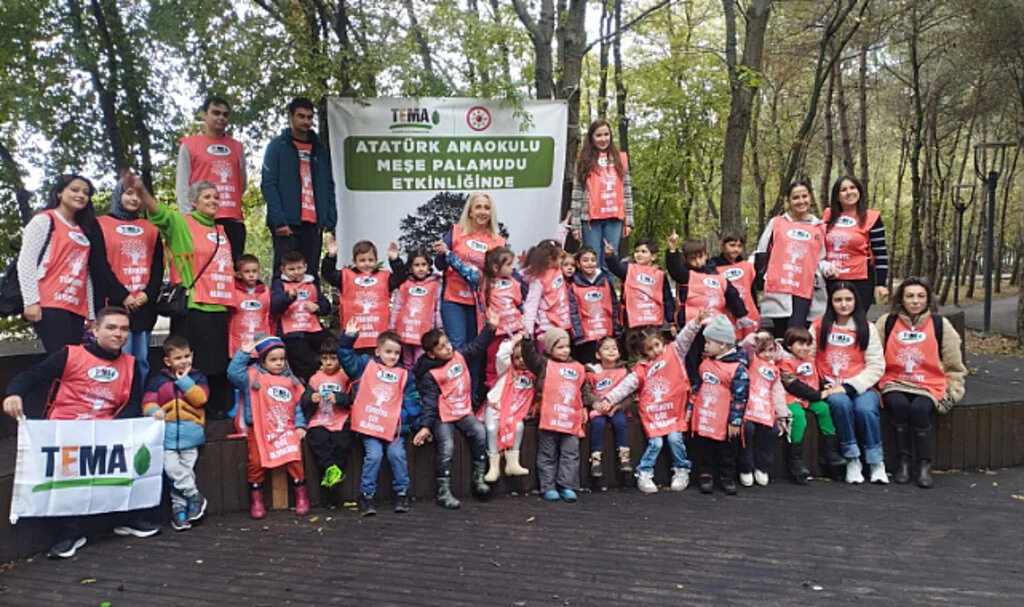 TEMA gönüllüleri meşe palamudu dikti