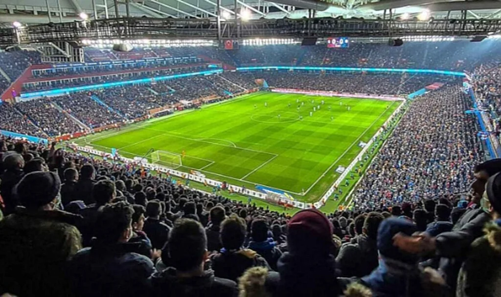 Trabzonspor-Fenerbahçe maçı için seyirci kararı!