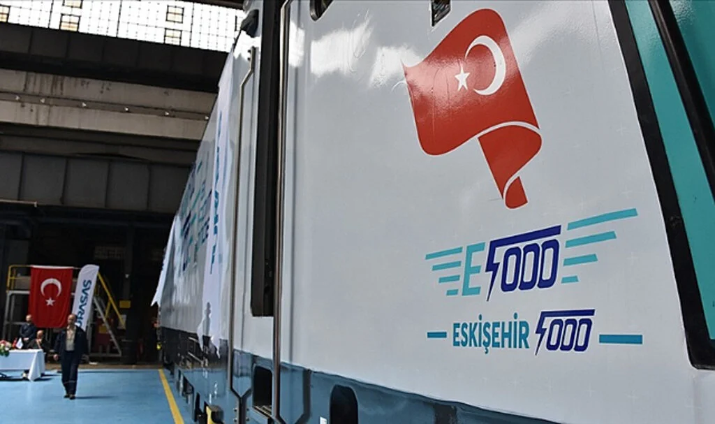 Türkiye'nin İlk Yerli Elektrikli Lokomotifi 2025'te Raylarda