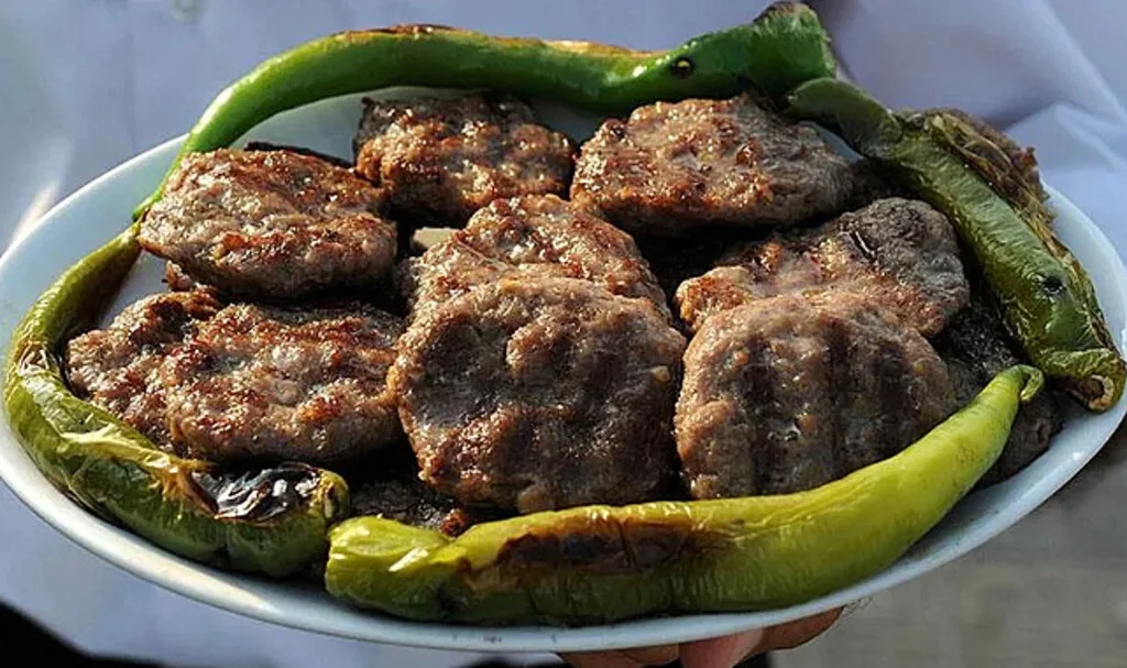 Ünlü Köfte Zincirinde Domuz Eti Skandalı İddiası!