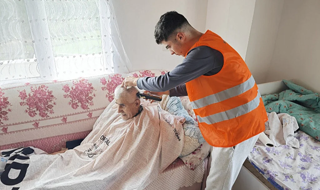 Yakakent’te Engelli ve Hastalara Evde Ücretsiz Kişisel Bakım