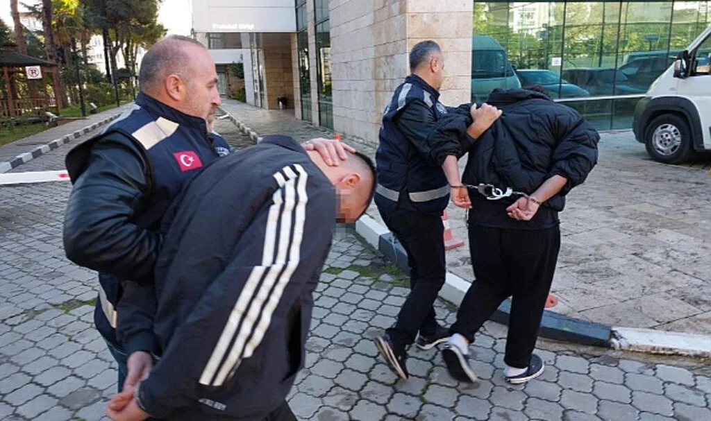 20 Kişiyi Dolandıran Sahte Emlakçı Çetesi Yakalandı