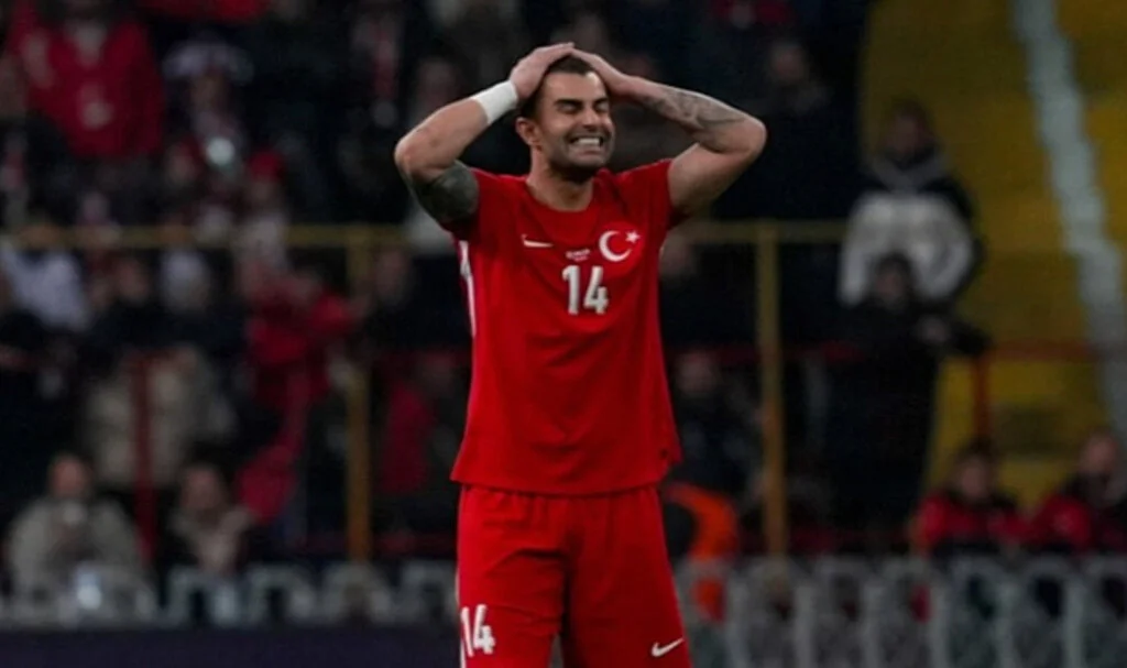 Abdülkerim Bardakcı Karadağ Maçında Cezalı