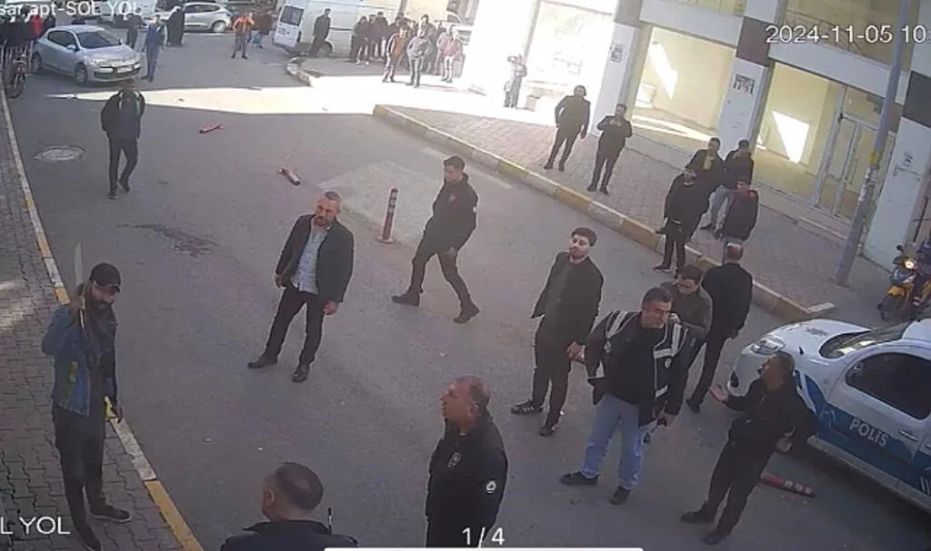 AK Parti Binasına Saldıran Zanlı Samsun Ruh ve Sinir Hastalıkları Hastanesine Sevk Edildi