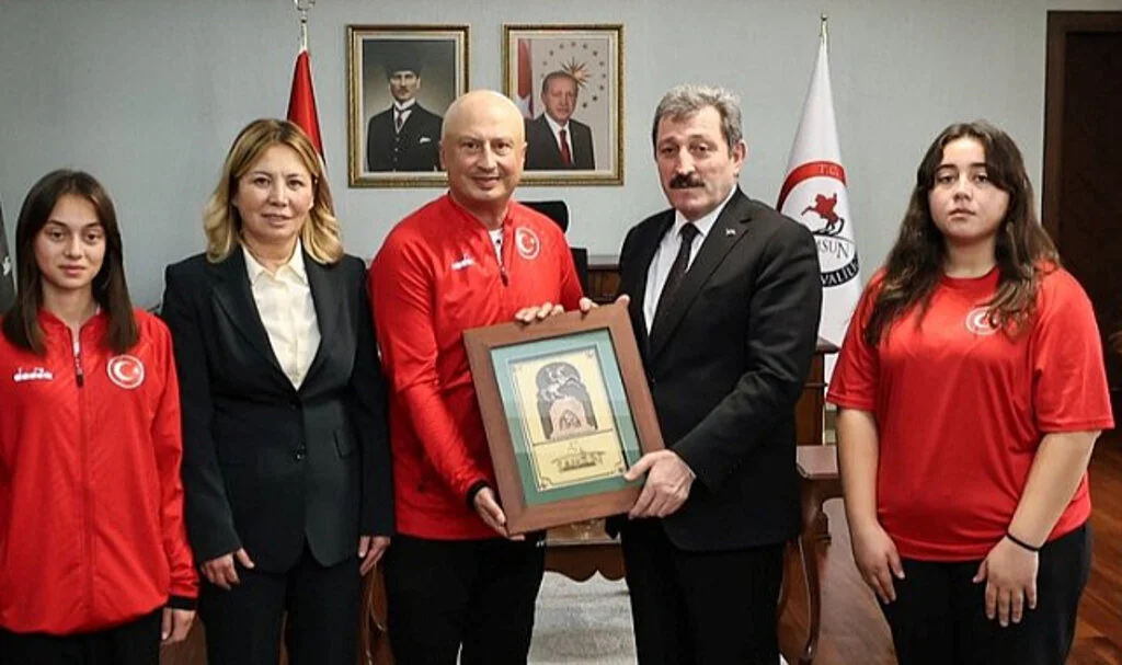 Alaçamspor Bocce Takımı Şampiyon Sporcularıyla Samsun Valisi'ni Ziyaret Etti