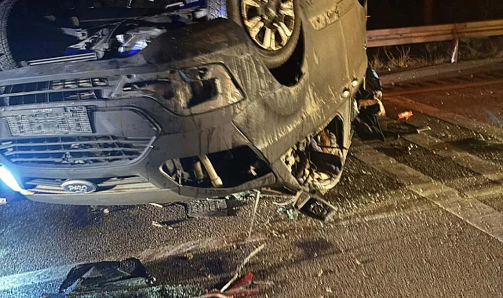 Amasya'da Hafif Ticari Araç Devrildi: 2 Yaralı