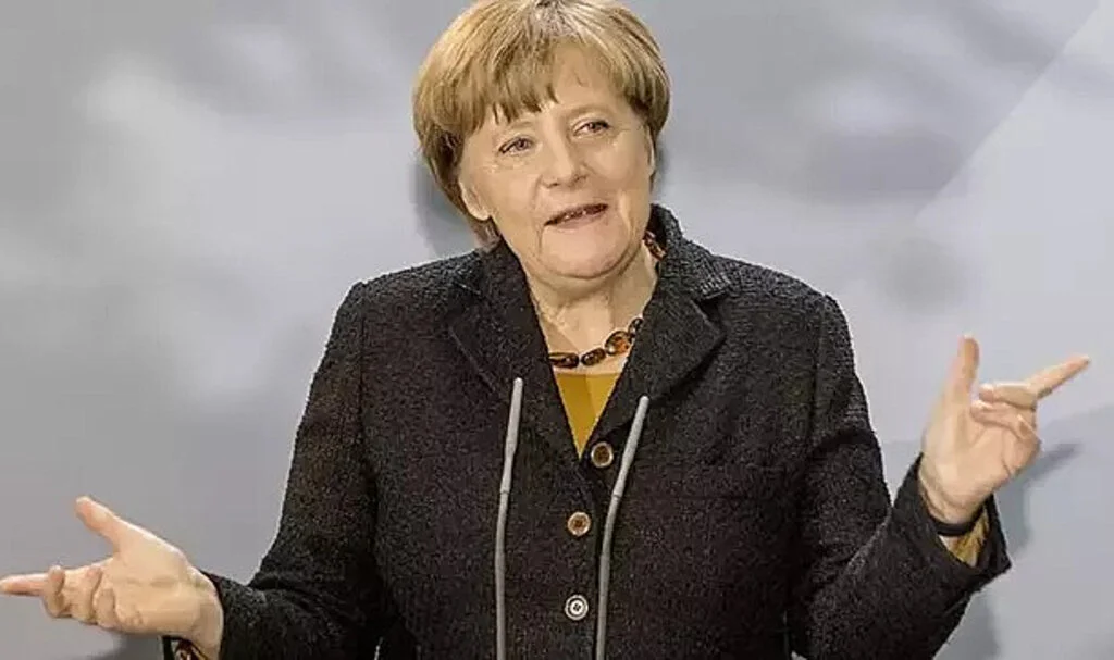 Angela Merkel'in Kitabında İki Türk'e Minnet